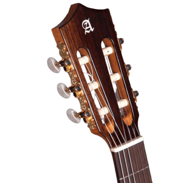 GUITCLAALH092_f.jpg
